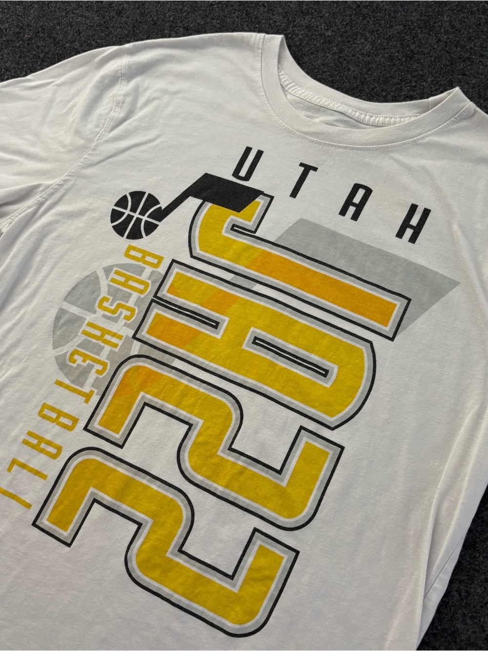 47 Utah Jazz Full Logo NBA Basketball White T-Shirt Size Men's XL Sports Tee